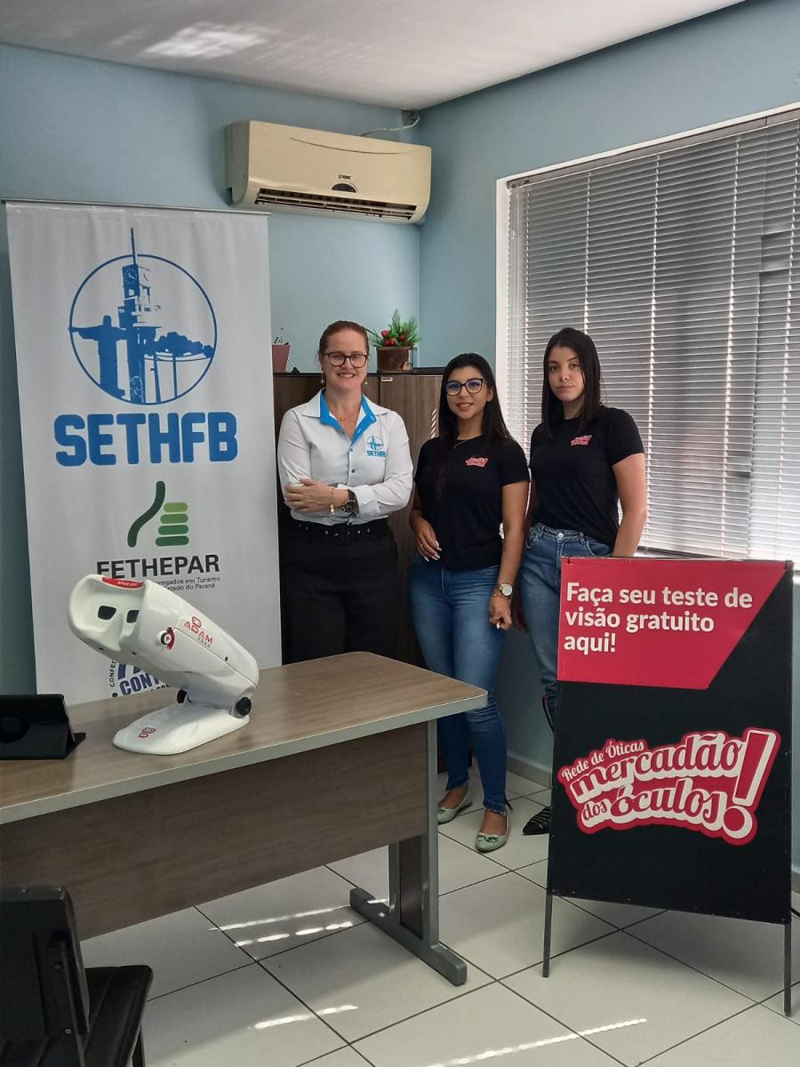 Adam Robô visita sede de sindicato em Francisco Beltrão